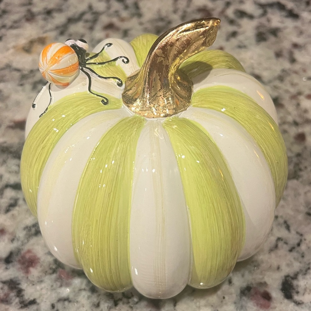 MacKenzie-Childs Fergal's Friend Spider
on Mini Moss Pumpkin. New in box! - Picture 5 of 10